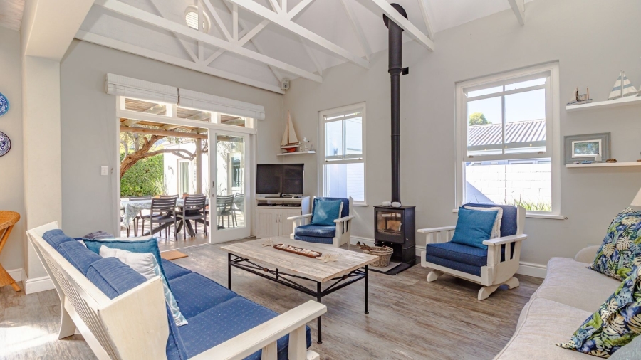 To Let 5 Bedroom Property for Rent in Onrus Western Cape